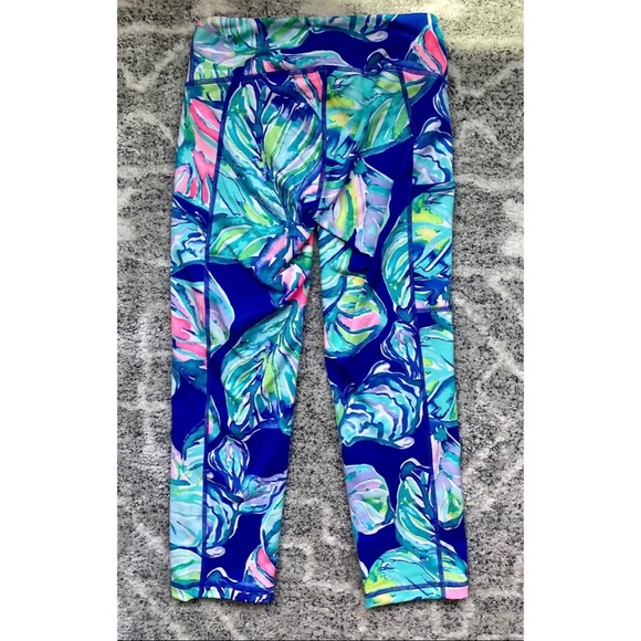 Lilly Pulitzer Weekender Crops - Picture 5 of 5